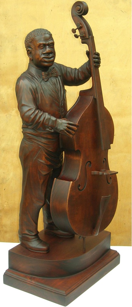 Саксофонист, вид 1, деревянная скульптура. Резьба по дереву. Vip сувениры.