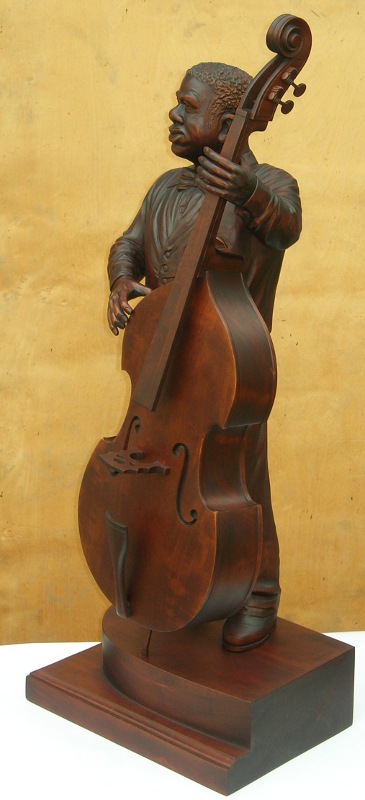 Саксофонист, вид 4, деревянная скульптура. Резьба по дереву. Vip сувениры.