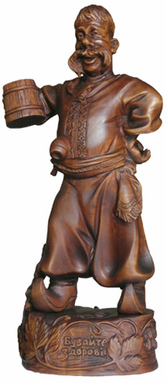 статуэтка Казак с кружкой, деревянная скульптура, вид 2. Резьба по дереву. Бизнес сувенир. Оригинальный  подарок в традициях народных промыслов Украины. Сувенирная продукция. (53,6 КБ)
